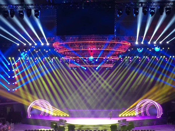 拼盤(pán)演唱會(huì)舞臺(tái)租賃與搭建