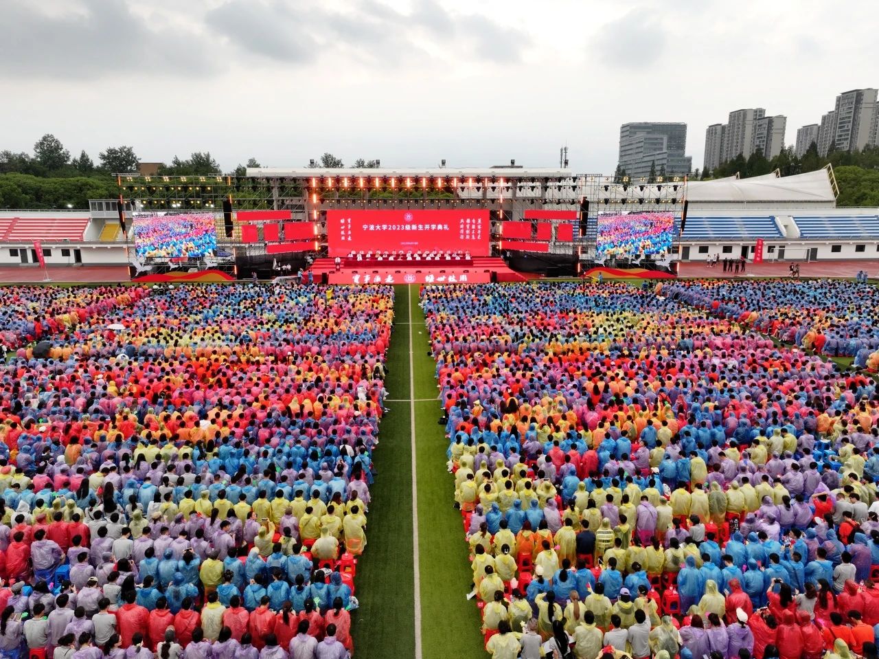 寧大新生開學典禮暨迎新晚會舞臺雷亞架租賃成功案例
