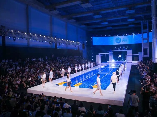 走秀舞臺(tái)租用費(fèi)