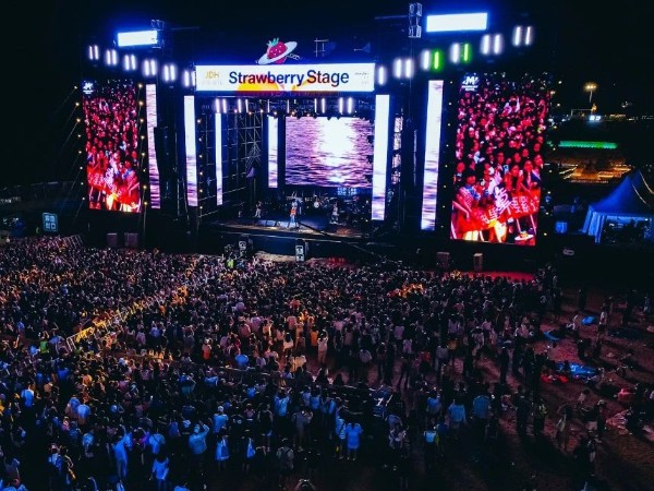 相較于室內音樂節，戶外舞臺搭建應做好哪些防護？