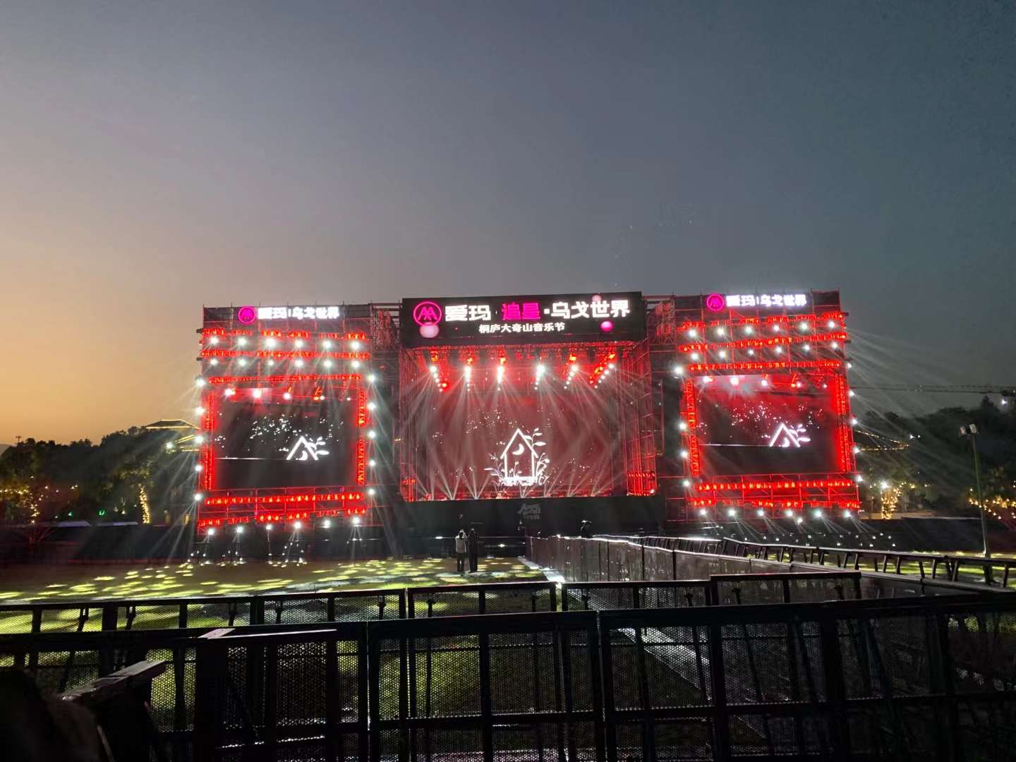 舞臺(tái)設(shè)備租賃選哪家