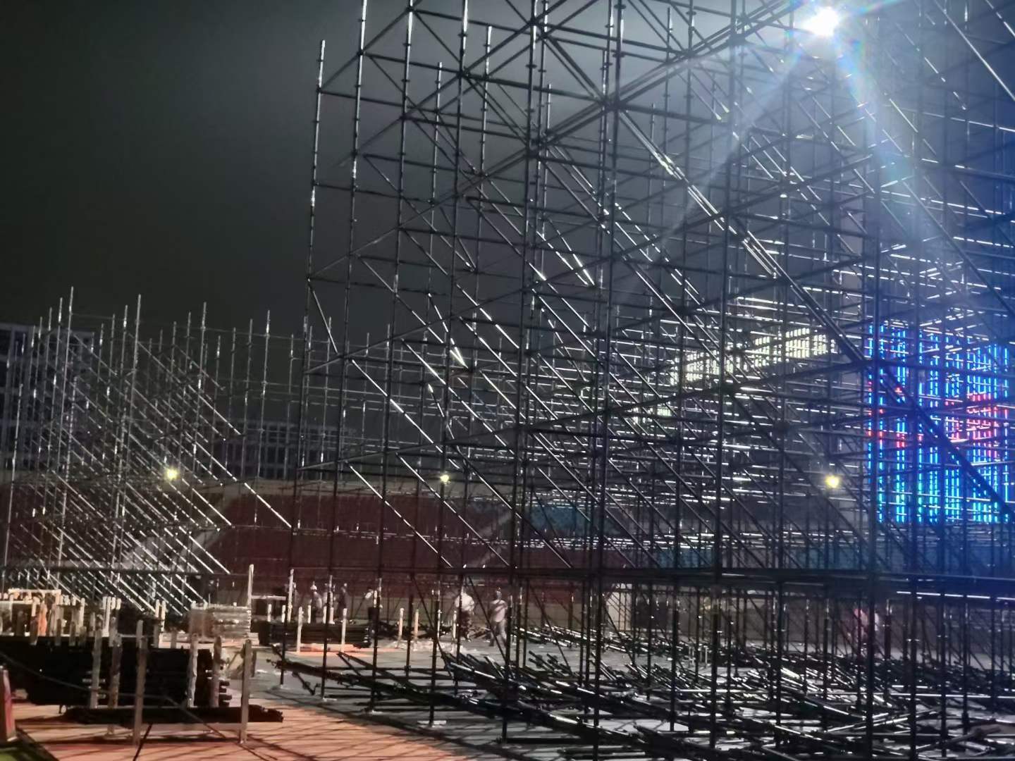 演出舞臺(tái)搭建頻繁安全措施如何到位？