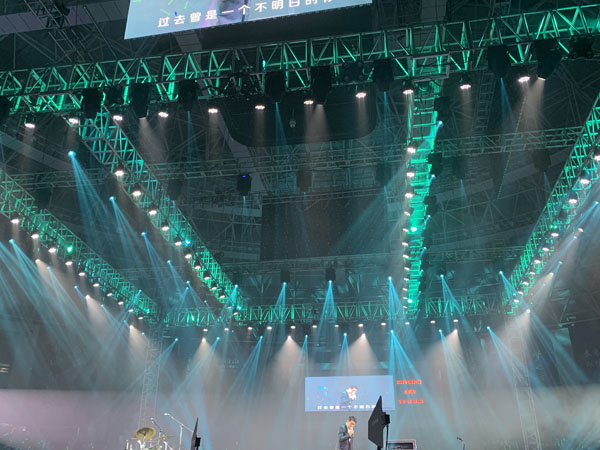 滿足演出舞臺(tái)燈光租賃需求僅需學(xué)會(huì)二點(diǎn)