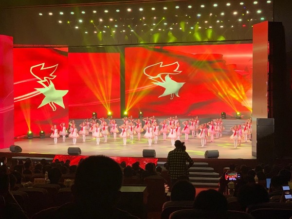 新昌萬豐集團中秋聯歡晚會舞臺租賃與搭建案例