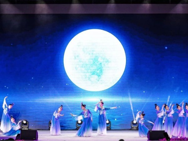 2023萬豐中秋晚會絢麗呈現，燈光設備租賃服務是哪家？