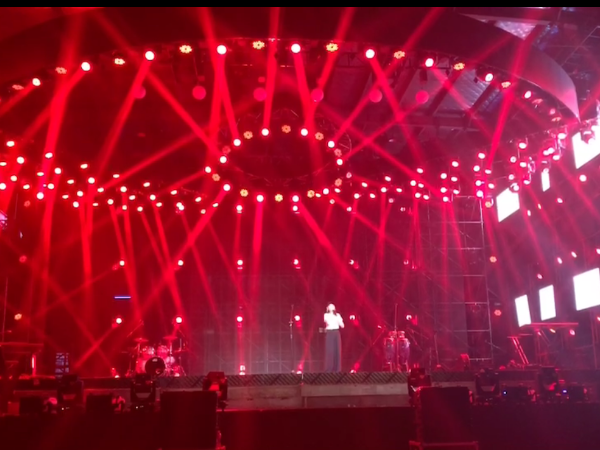 在你看到這場(chǎng)舞臺(tái)搭建效果圖之前，千萬不要選其他