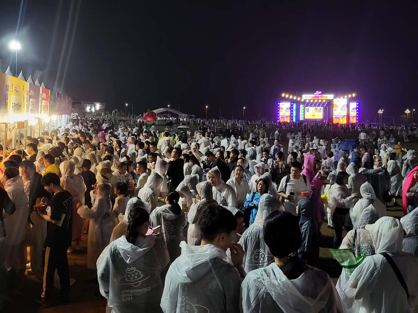 舞臺(tái)燈光租賃設(shè)備助力浮梁草莓音樂節(jié)順利收官