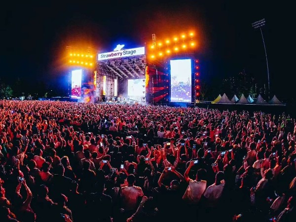 考察企業(yè)搭配性價(jià)好的舞臺(tái)租賃設(shè)備