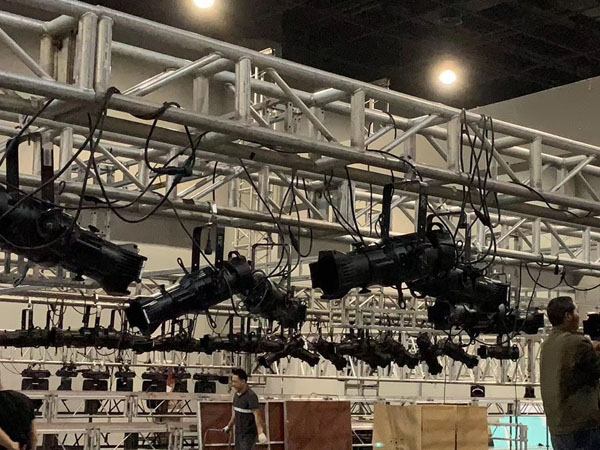 迪迪鹿童裝時裝發布會桁架租賃案例