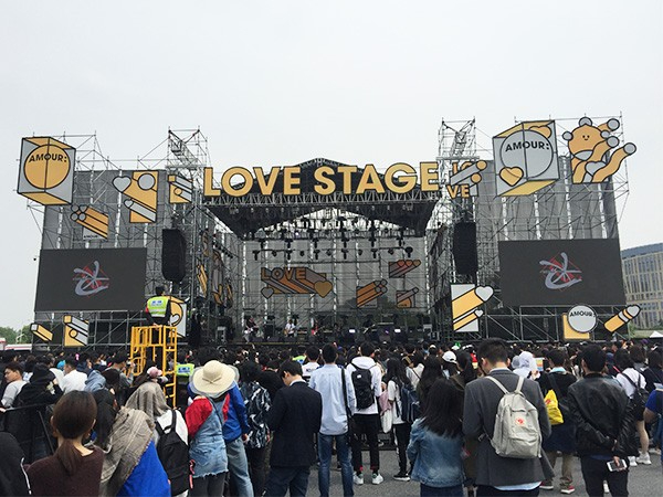 鑫禾舞美提醒您，舞臺燈光音響租賃這方面應(yīng)該注意？