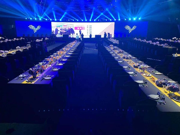 鑫禾舞美：年會舞臺提供一套省成本的租賃方案