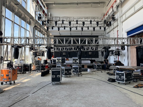 威馬智能草莓派對寧波舞臺燈光租賃案例