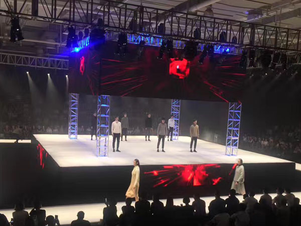 鑫禾舞美舞臺燈光租賃服務(wù)優(yōu)勢