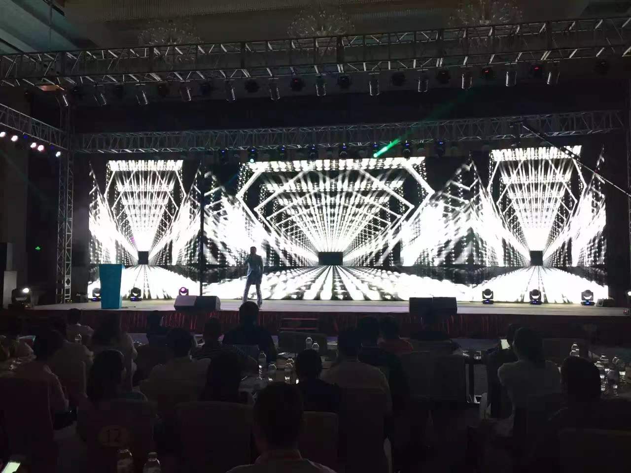 寧波元旦晚會搭配燈光租賃設備找誰？