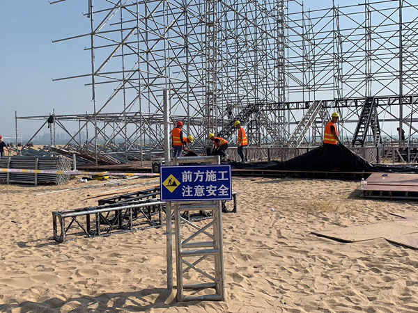 帶你參觀草莓音樂節舞臺搭建全過程