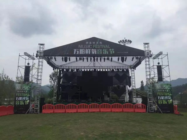 音樂節舞臺搭建質量問題