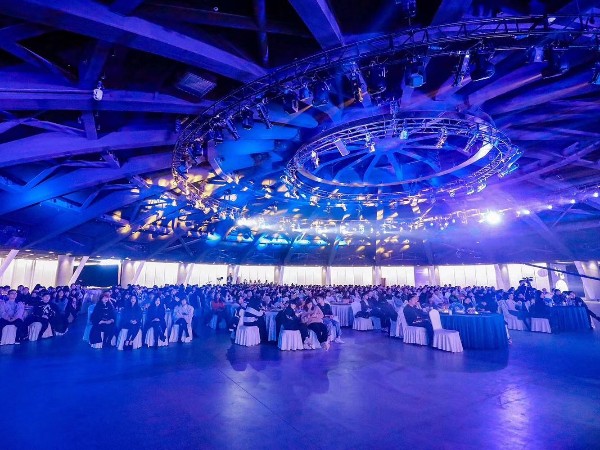 舞臺(tái)燈光租賃選擇最重要的是不是價(jià)格