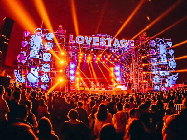 年會(huì)選擇鑫禾舞美做舞臺(tái)音響租賃的原因