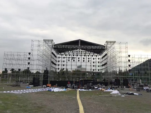 首次租杭州燈光設(shè)備需注意