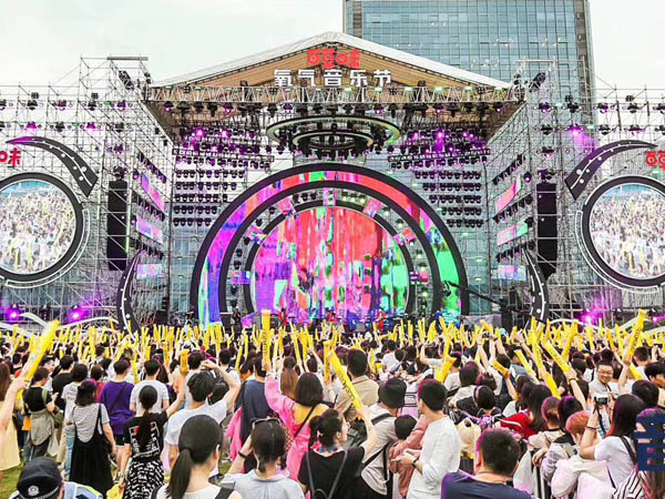 LED顯示屏在音樂(lè)節(jié)上的應(yīng)用優(yōu)勢(shì)