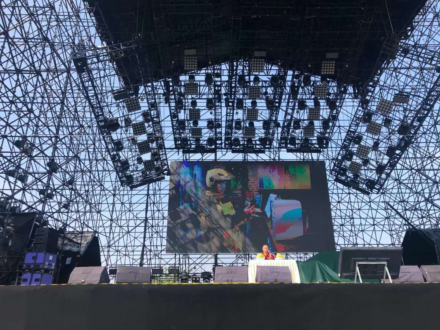 選擇鑫禾舞美，再也不用擔心舞臺搭建安全問題