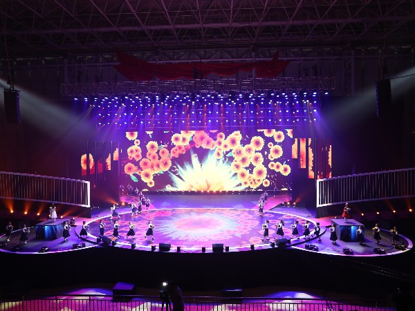 正確配套音樂節(jié)燈光音響租賃設(shè)備